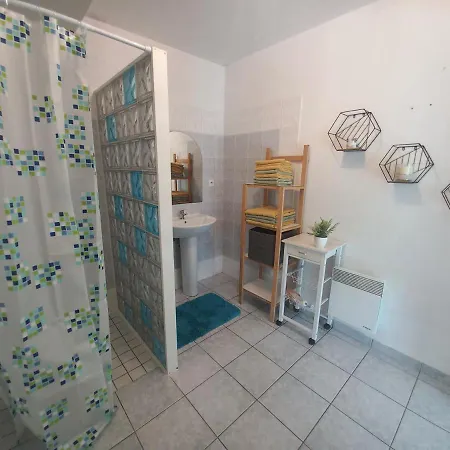 700m De La 4 Chambres, Jardin, Linge, Wifi Holiday home *