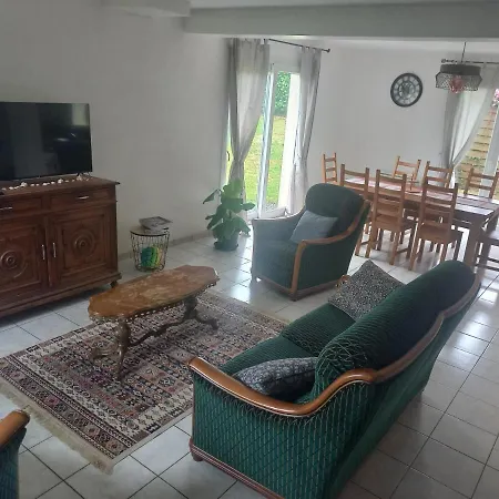 700m De La 4 Chambres, Jardin, Linge, Wifi *